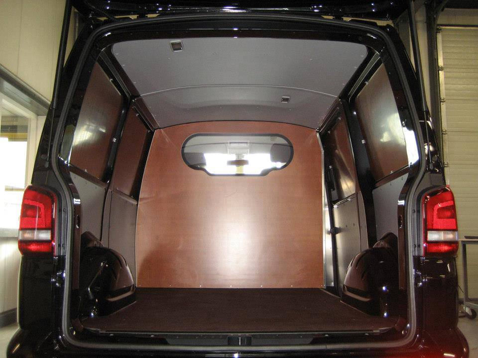 VW T5 Houten separatiewand met venster