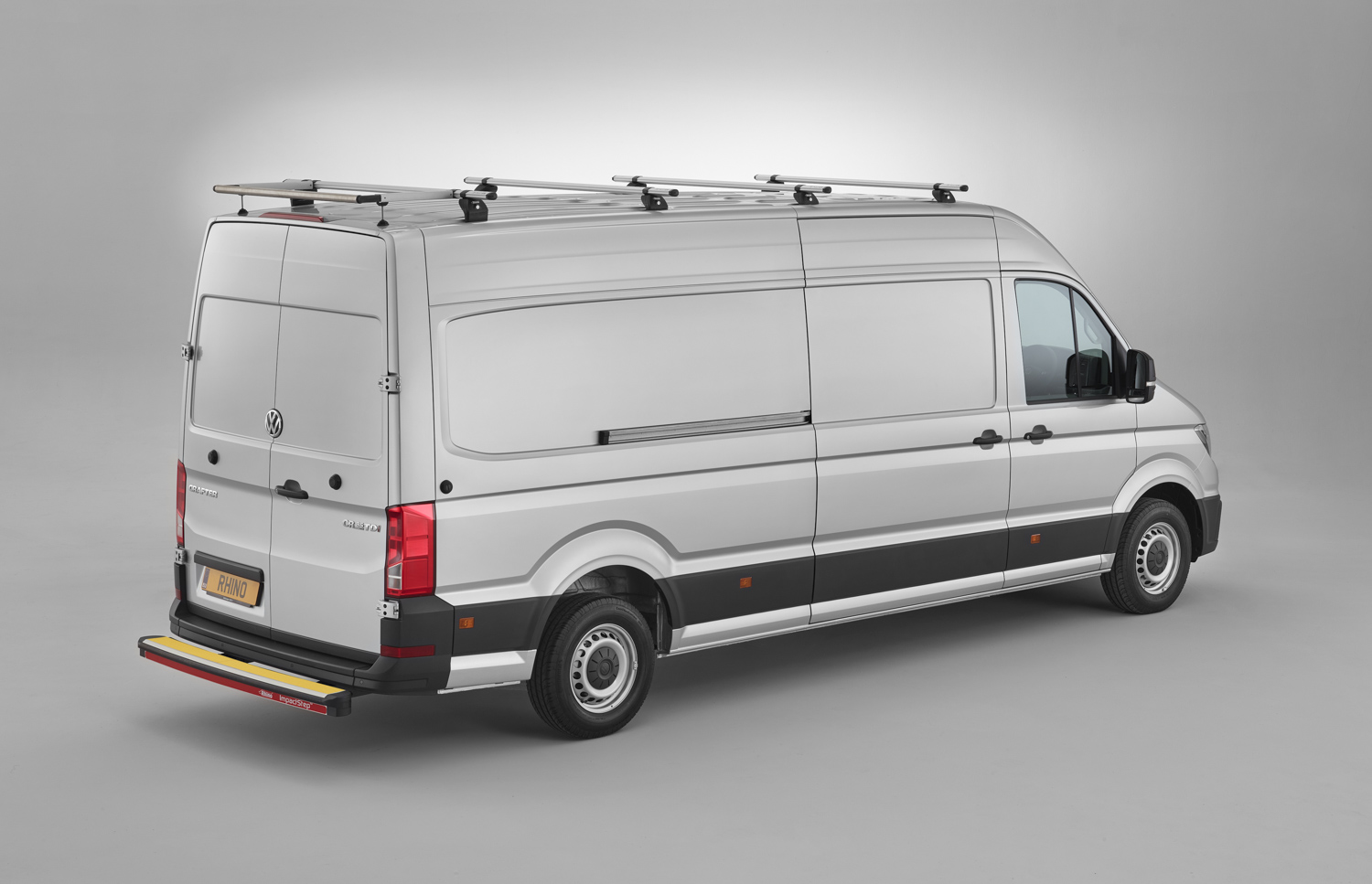VW-Crafter-ImpactStep-and-Kamm-Bars-with-Roller